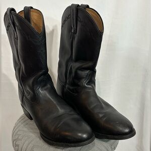 Ariat Black Cowboy Western Boots Sleek Leather Design